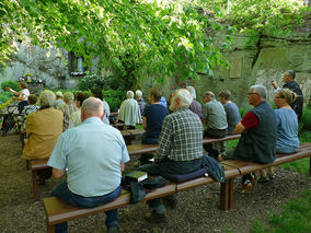 Maiandacht in der Naumburger Fatima Grotte (Foto: Karl-Franz Thiede)